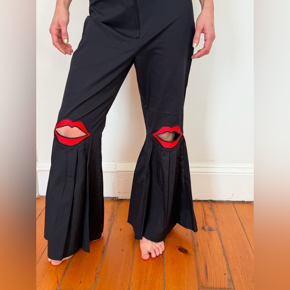 Vivetta Black Pants with Red Lip Details